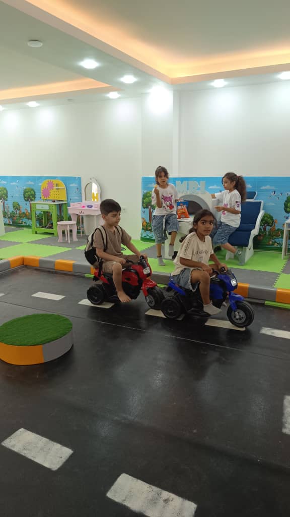 پیست ماشین پایی خانه بازی